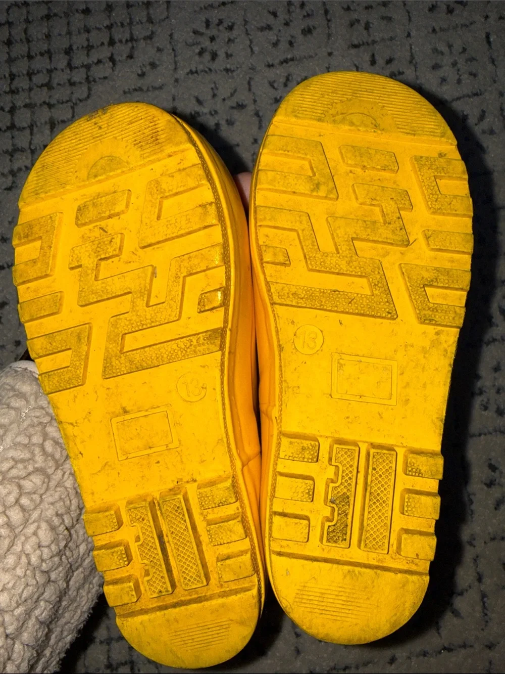 Little girls vintage yellow Gymboree rain boots 2018 size 13